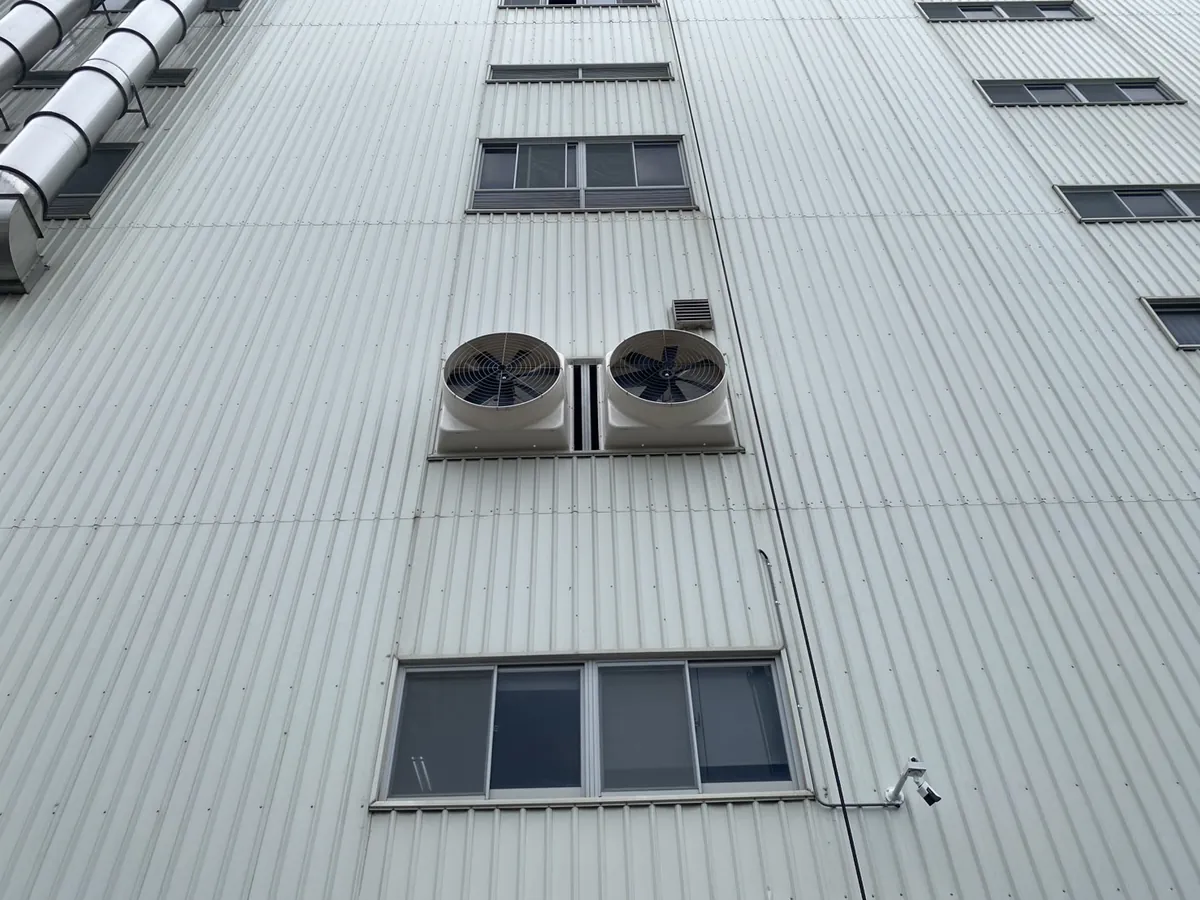 聚紡股份有限公司:廠房外牆的負壓扇