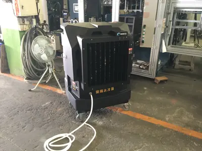 24 吋無段式水冷扇：工廠通道使用