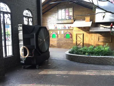 50 吋無段式水冷扇：室內大廳使用