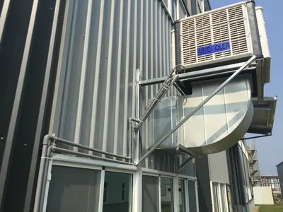 下吹式水冷空調：外牆安裝搭配風管