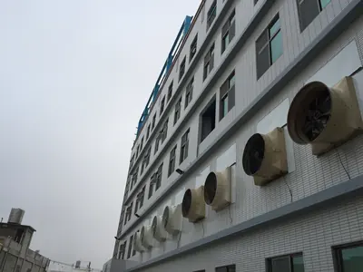 46 吋負壓喇叭扇：多層樓廠房外牆安裝