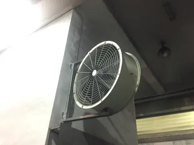 42 吋吊掛軸流扇：室內牆面安裝