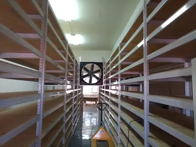 42 吋吊掛循環扇：層架走道盡頭安裝