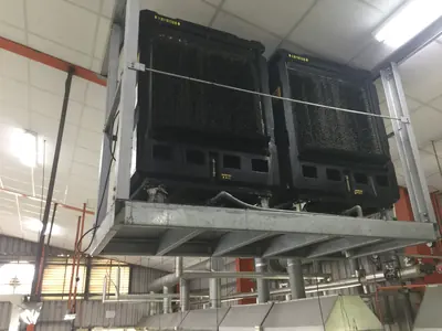 24 吋無段式水冷扇：廠房高處平台安裝兩台